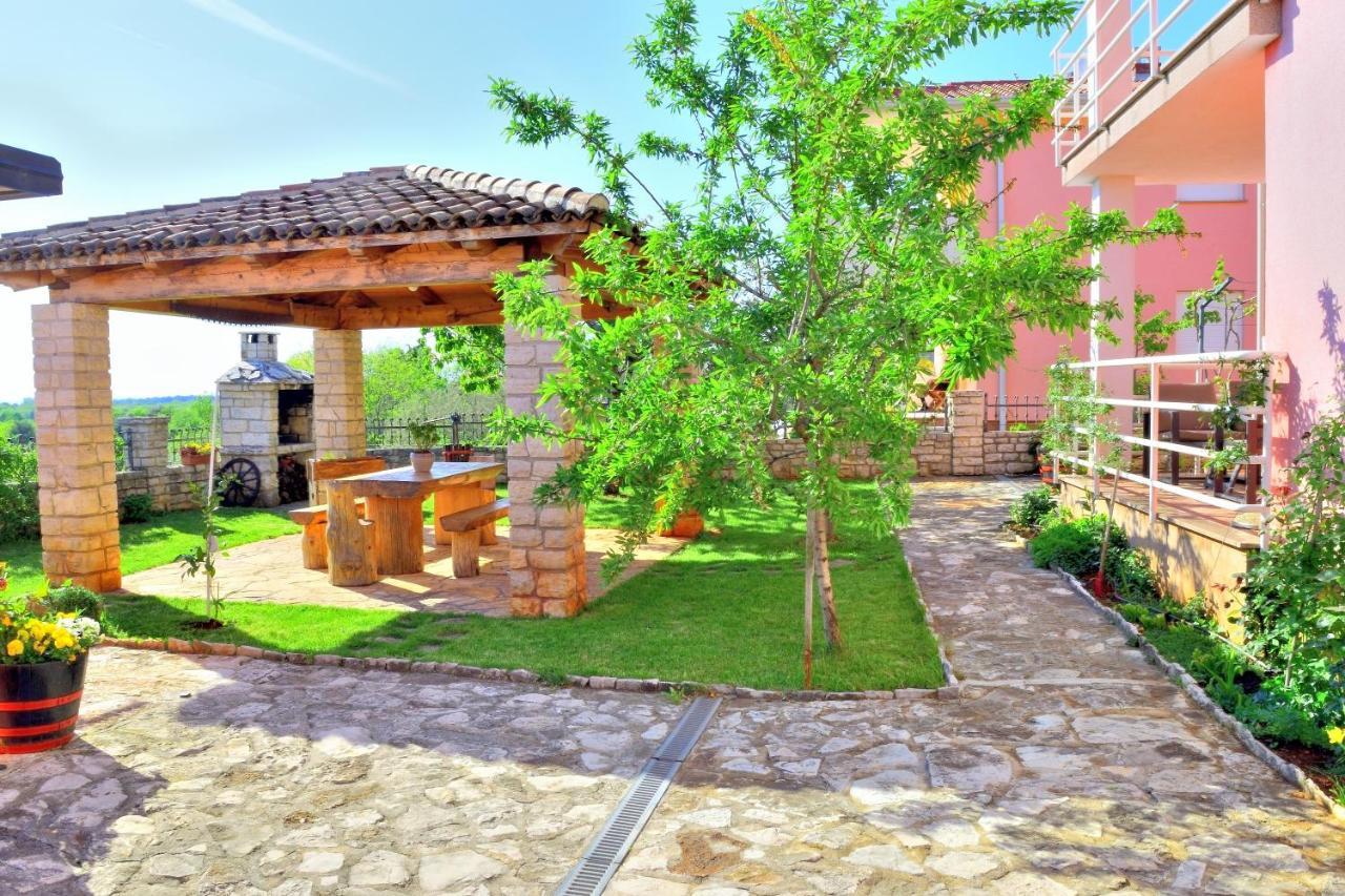 Apartment Domus Lauri Umag Ngoại thất bức ảnh