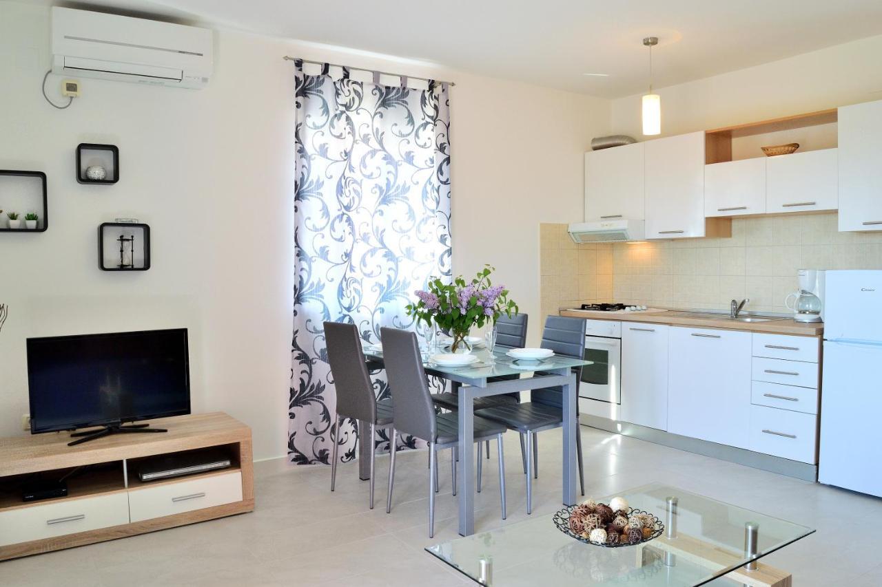 Apartment Domus Lauri Umag Ngoại thất bức ảnh